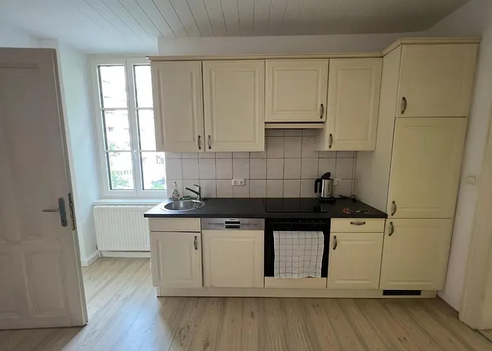 Zentrale Lage In - 2 *